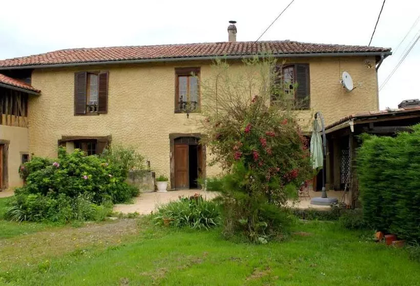 Majatalo Gîtes Et Camping Hameau Nouste Temps