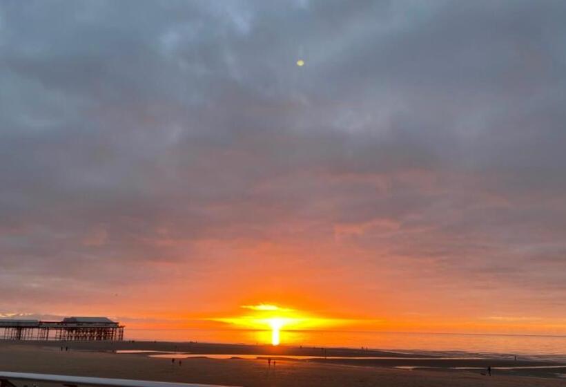 بنسيون Double Room With Private Bathroom 16 Havelock Street 6