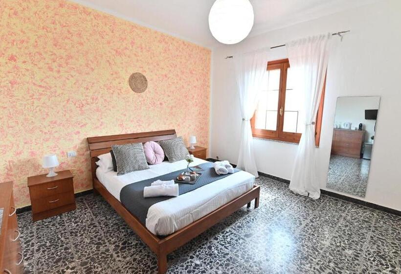 Пансион Izzhome Central Room