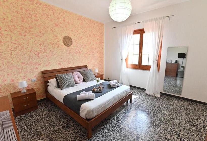 Пансион Izzhome Central Room