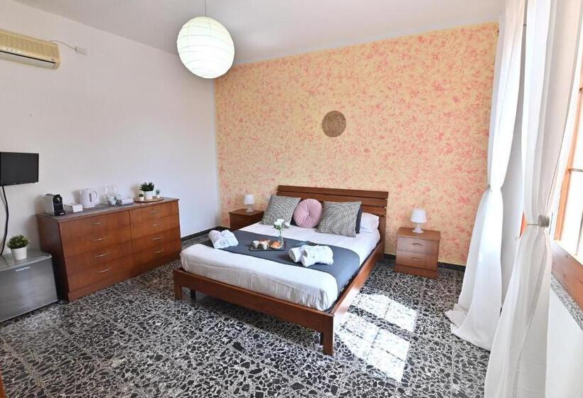 Пансион Izzhome Central Room