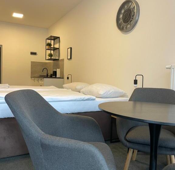 住宿加早餐  Apartmány Hrázní