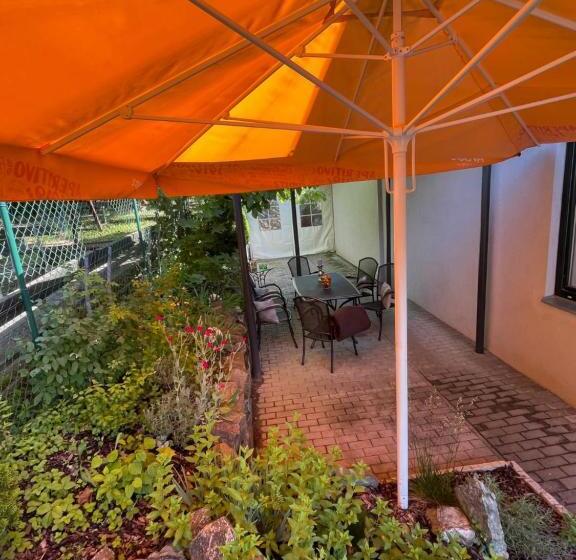 住宿加早餐  Apartmány Hrázní