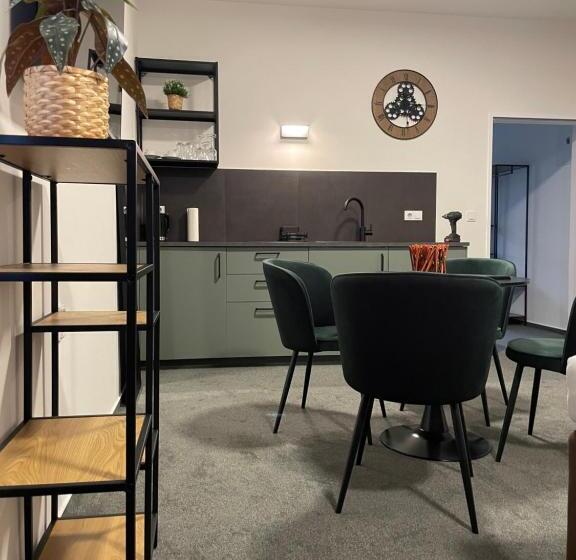 住宿加早餐  Apartmány Hrázní