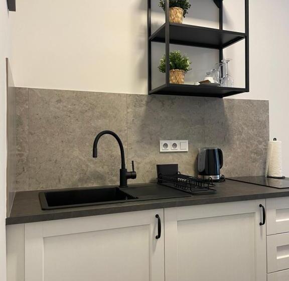 住宿加早餐  Apartmány Hrázní