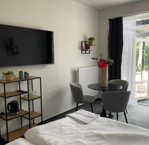 住宿加早餐  Apartmány Hrázní