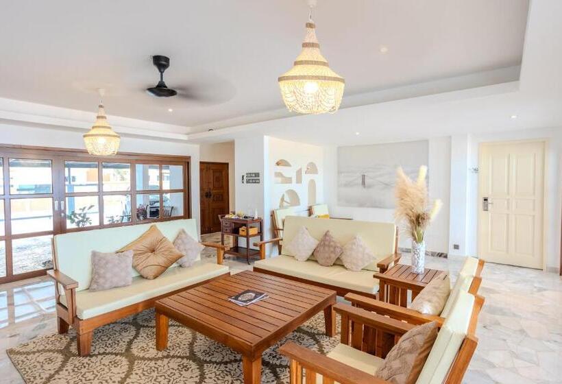 Bed and Breakfast Suntai Villa, Beachfront Suites