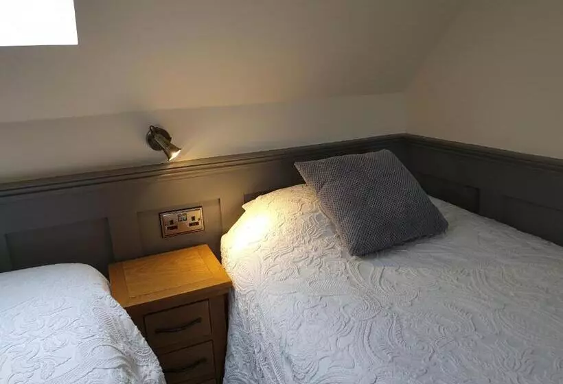 Cliffe House Bed & Breakfast
