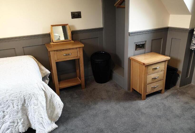 Cliffe House Bed & Breakfast