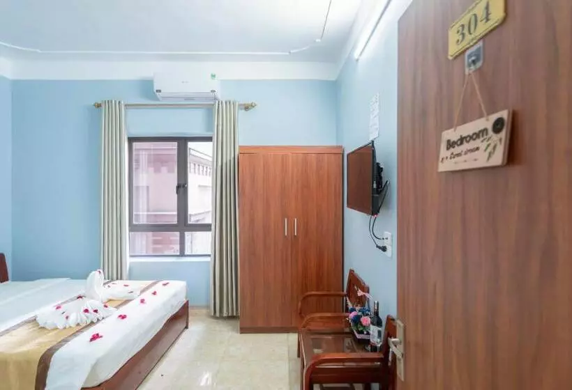 Ha Long Fancy Hostel With Vegetarian And Vegan Restaurant
