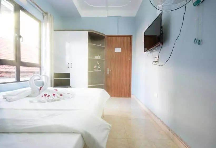 Ha Long Fancy Hostel With Vegetarian And Vegan Restaurant