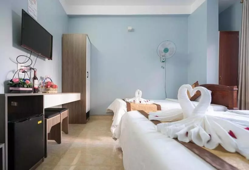 Ha Long Fancy Hostel With Vegetarian And Vegan Restaurant