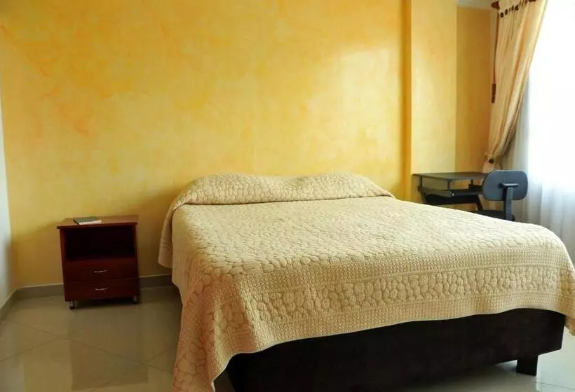 ホテル Camelia Real Briceño