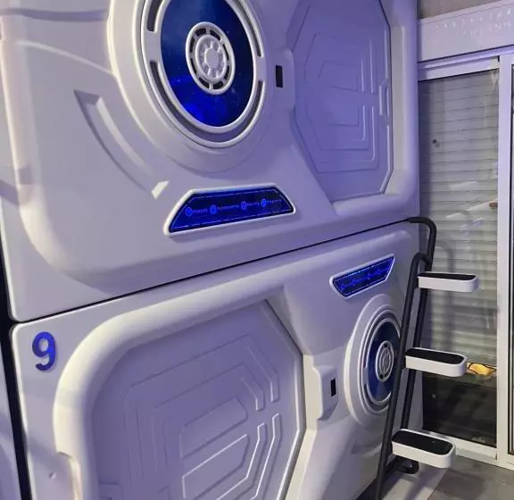 هتل کپسول Air Hostel Capsules Airport 24 H