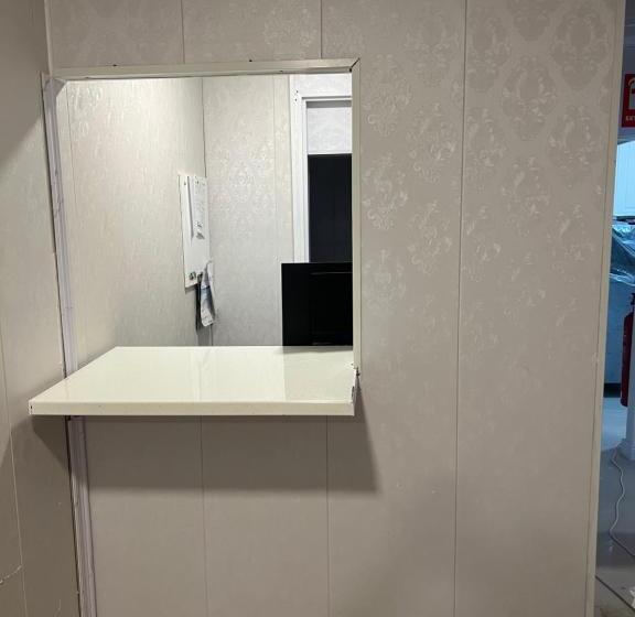 מלון כמוסות Air Hostel Capsules Airport 24 H