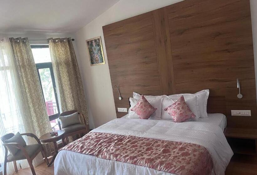 Hotel Crestmont Snow View Resort Ranikhet