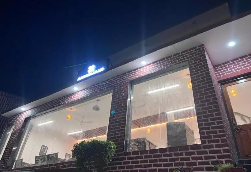Hotelli Crestmont Snow View Resort Ranikhet