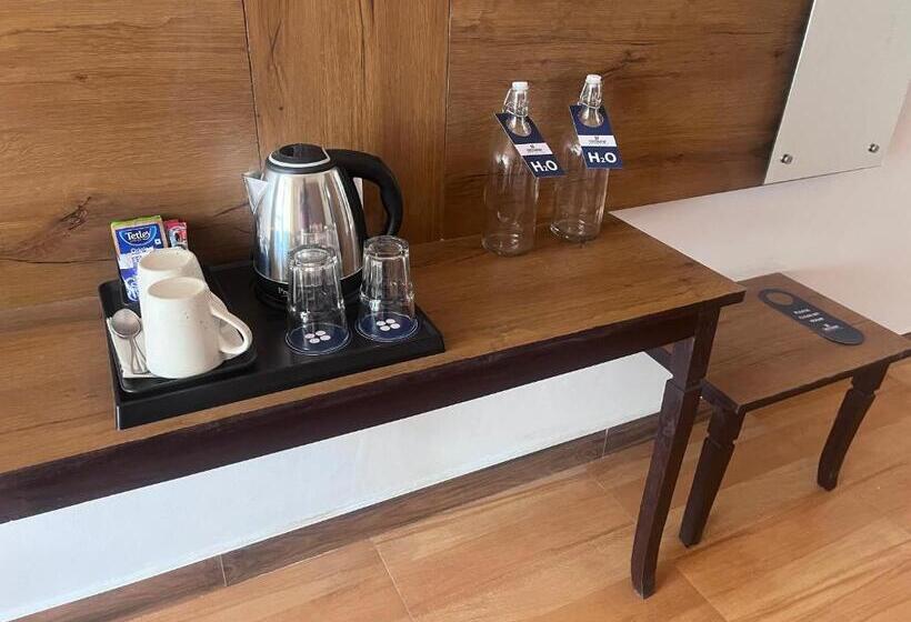 Hotel Crestmont Snow View Resort Ranikhet