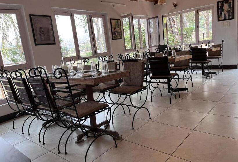 Hotel Crestmont Snow View Resort Ranikhet