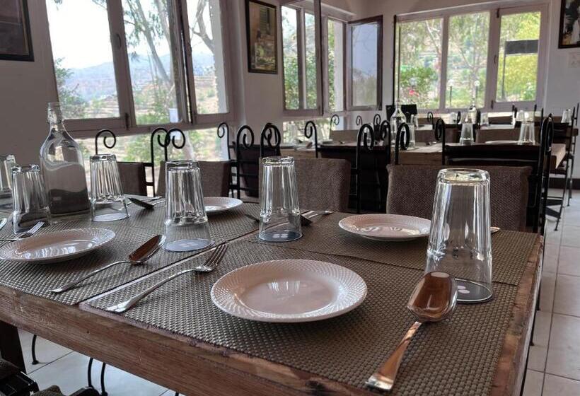 Hotel Crestmont Snow View Resort Ranikhet