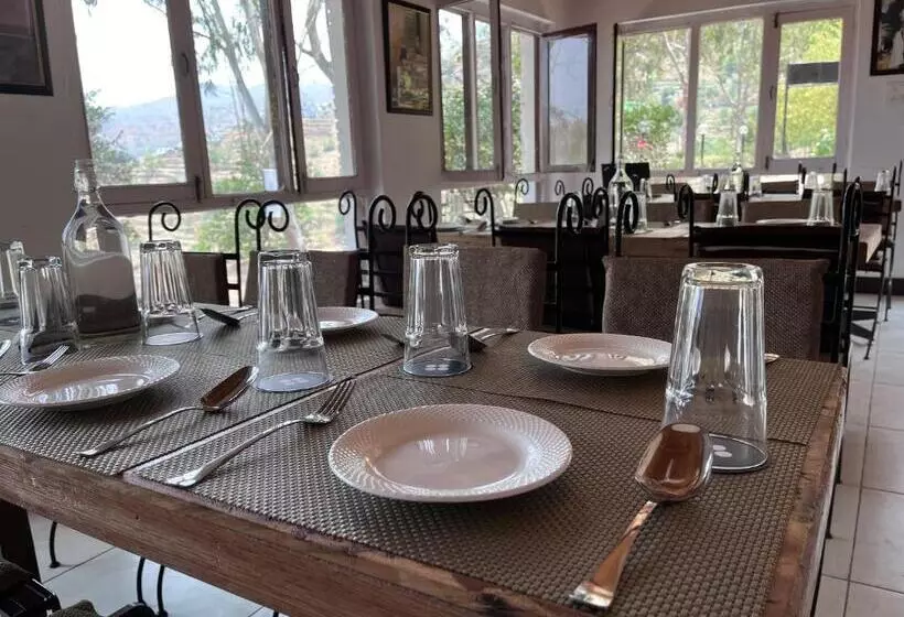 Hotelli Crestmont Snow View Resort Ranikhet