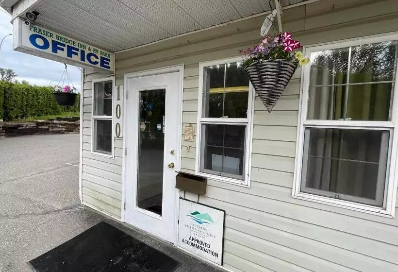 Hotelli Fraser Bridge Inn