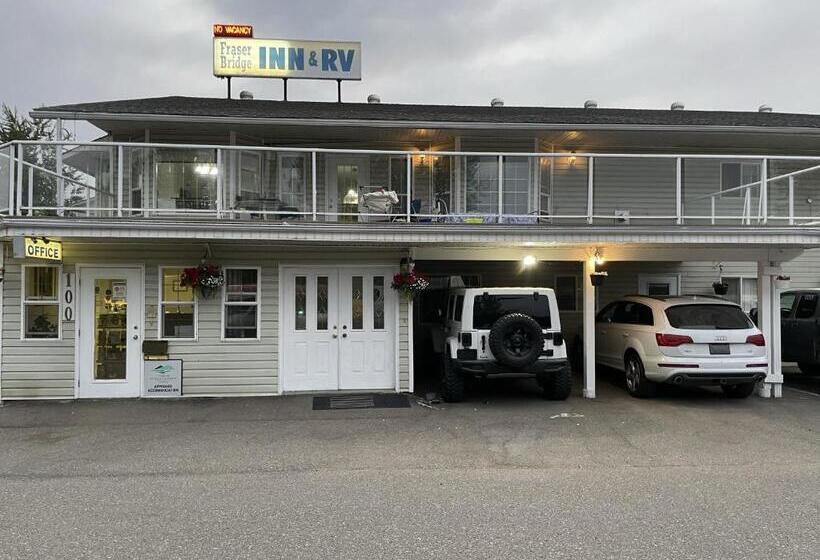 Отель Fraser Bridge Inn