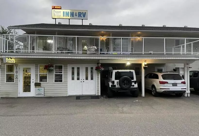 Hotelli Fraser Bridge Inn
