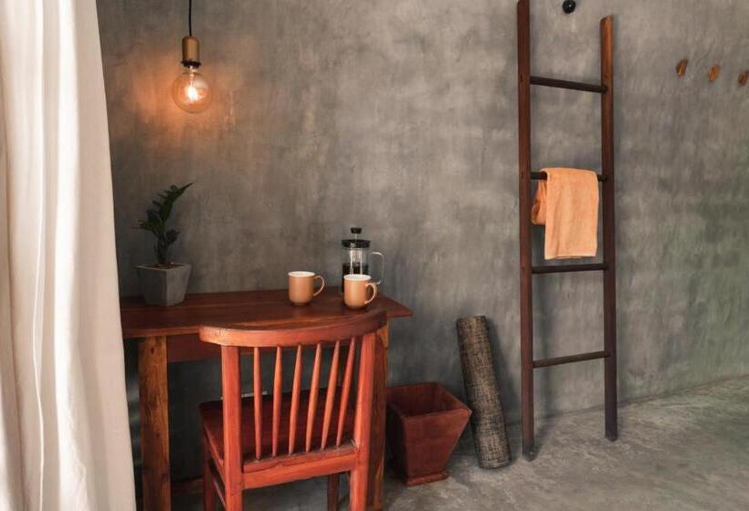 Отель Jamu Surf Lodge