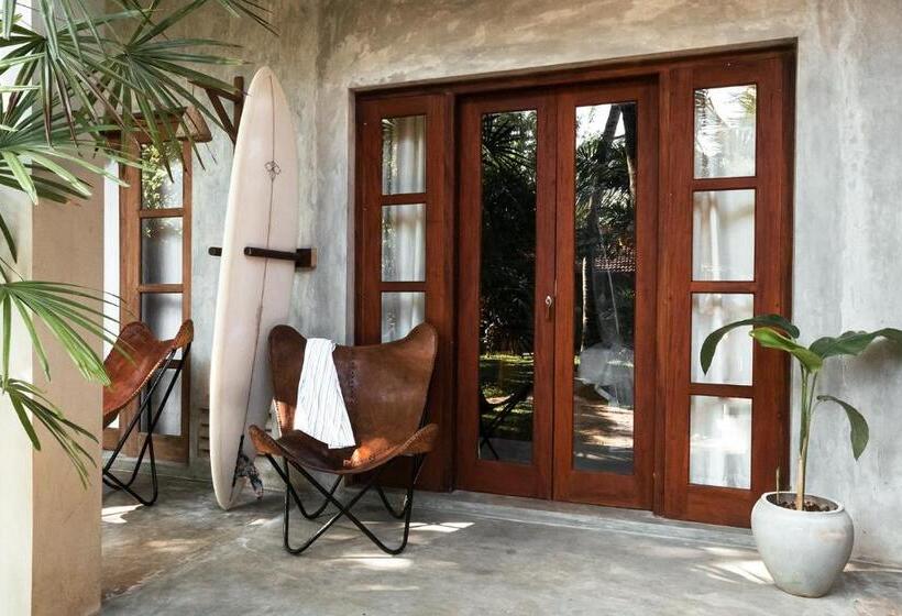 Отель Jamu Surf Lodge