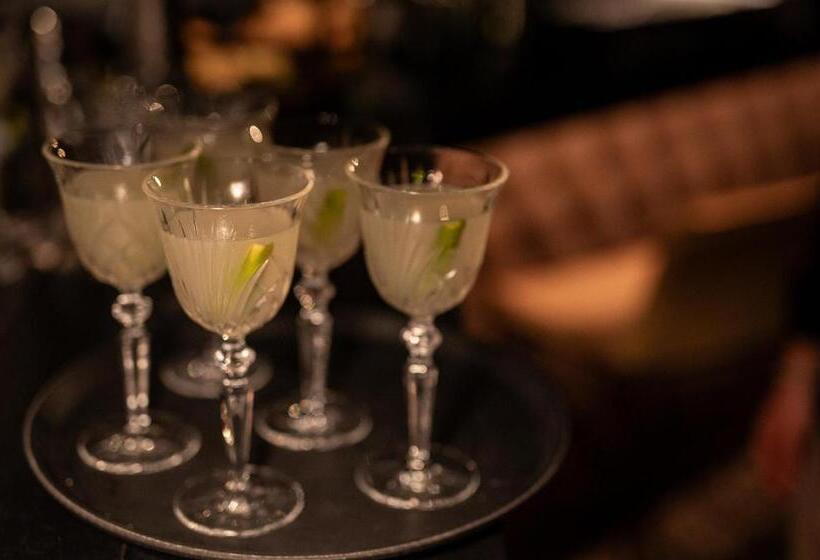 هتل Meta Suites Historic City Living