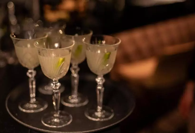 هتل Meta Suites Historic City Living