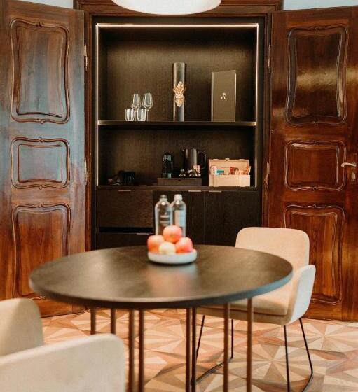 هتل Meta Suites Historic City Living