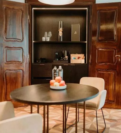 هتل Meta Suites Historic City Living