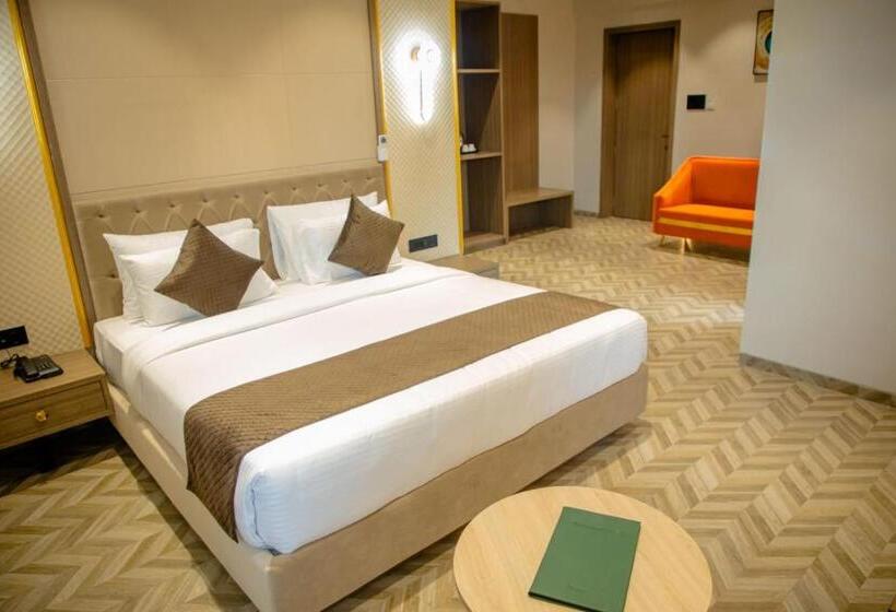 Отель Narayani Executive