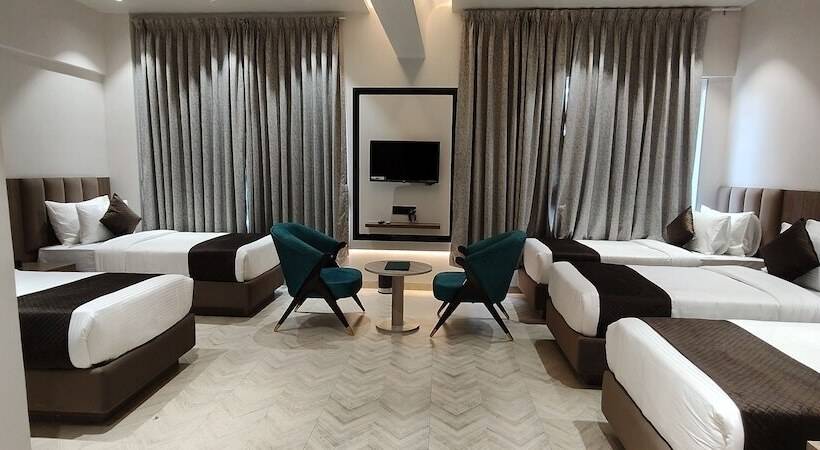 Отель Narayani Executive