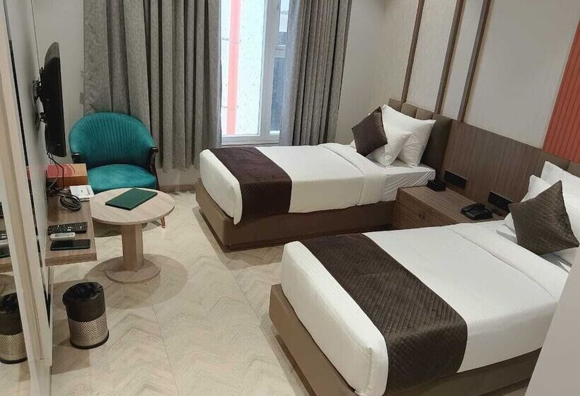 Отель Narayani Executive