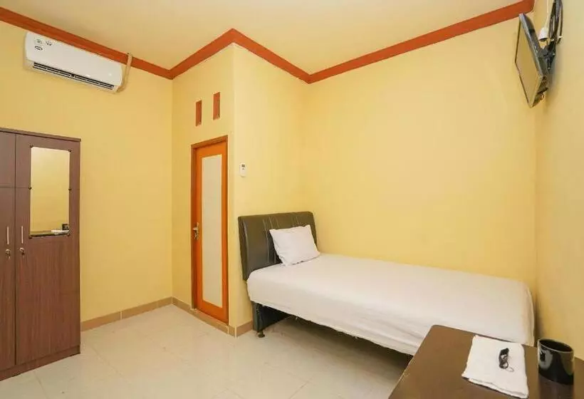 Hotelli Oyo Life 2619 Kost Keluarga Cemara
