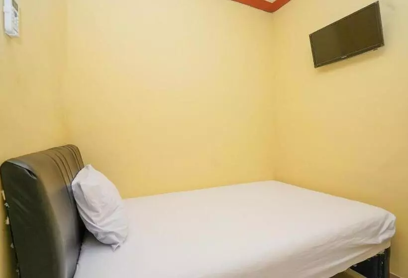 Hotelli Oyo Life 2619 Kost Keluarga Cemara