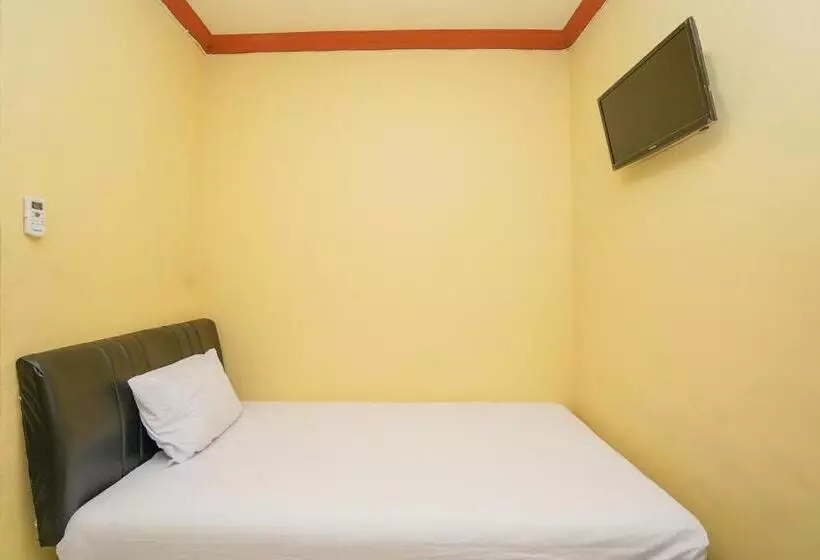 Hotelli Oyo Life 2619 Kost Keluarga Cemara