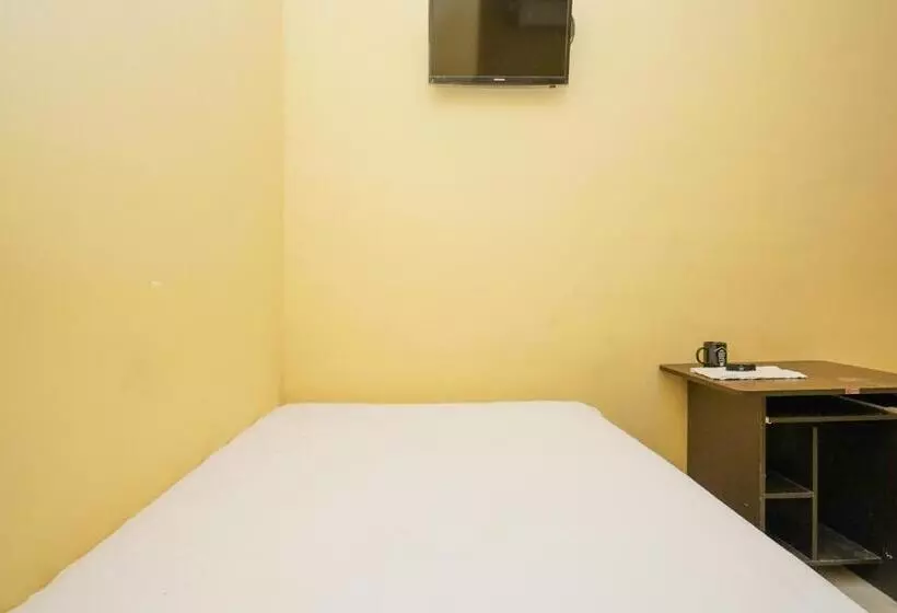 Hotelli Oyo Life 2619 Kost Keluarga Cemara