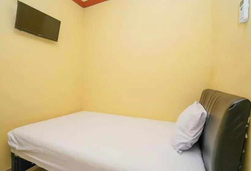 Hotelli Oyo Life 2619 Kost Keluarga Cemara