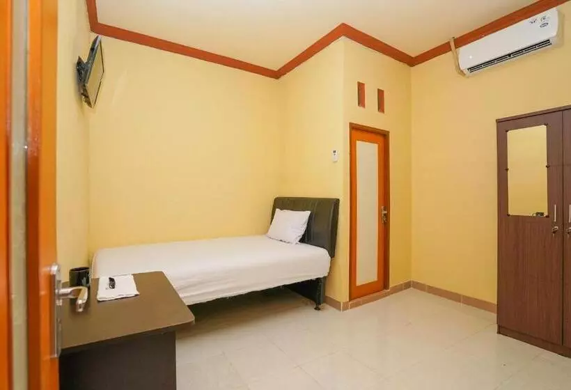 Hotelli Oyo Life 2619 Kost Keluarga Cemara