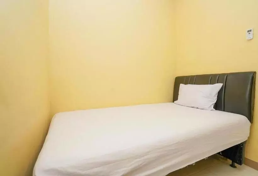 Hotelli Oyo Life 2619 Kost Keluarga Cemara