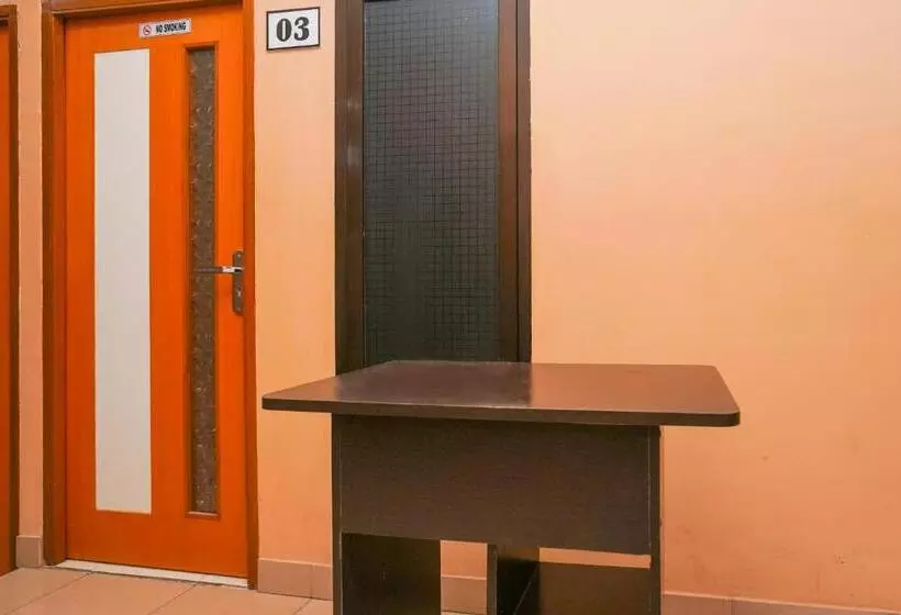 Hotelli Oyo Life 2619 Kost Keluarga Cemara