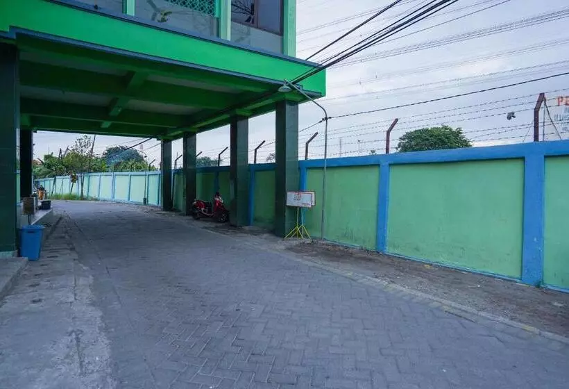 Hotelli Oyo Life 2619 Kost Keluarga Cemara