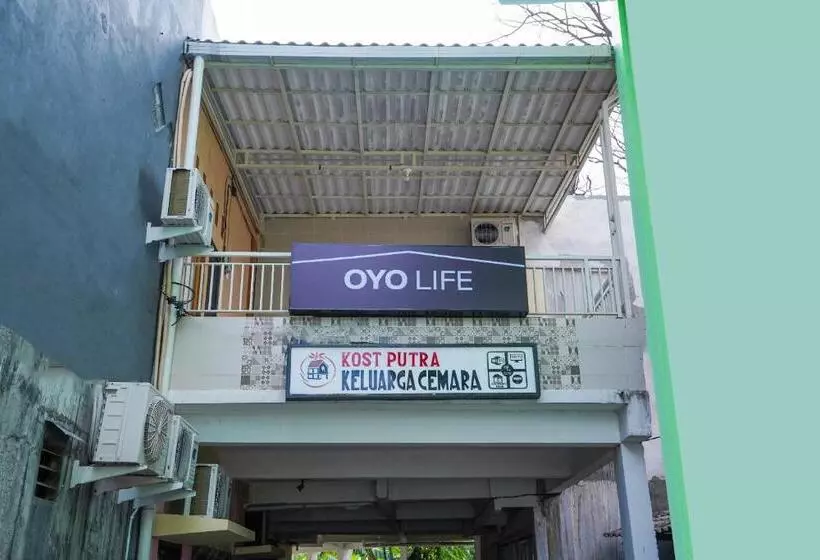 Hotelli Oyo Life 2619 Kost Keluarga Cemara