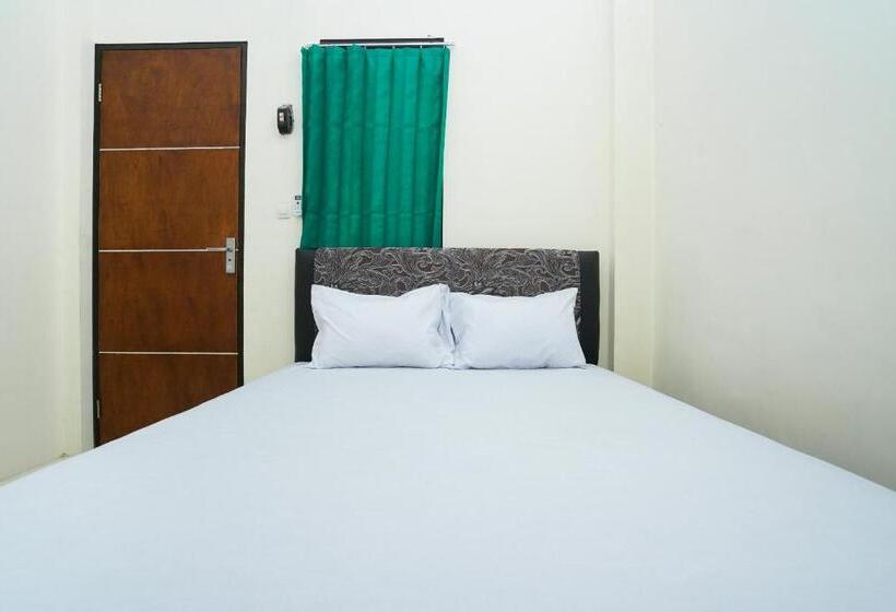 فندق Oyo Life 3078 Kost Putri Made