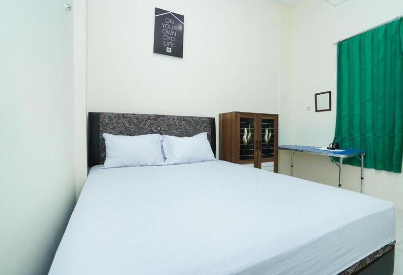 فندق Oyo Life 3078 Kost Putri Made