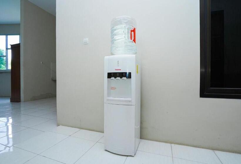 فندق Oyo Life 3078 Kost Putri Made